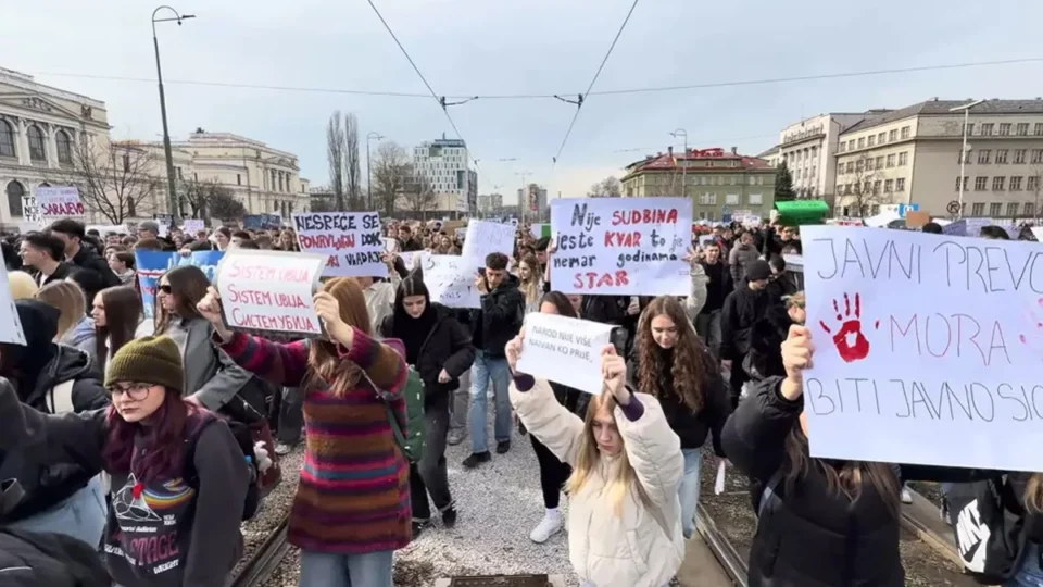 Граждани търсят реална отговорност за трагедията в Сараево